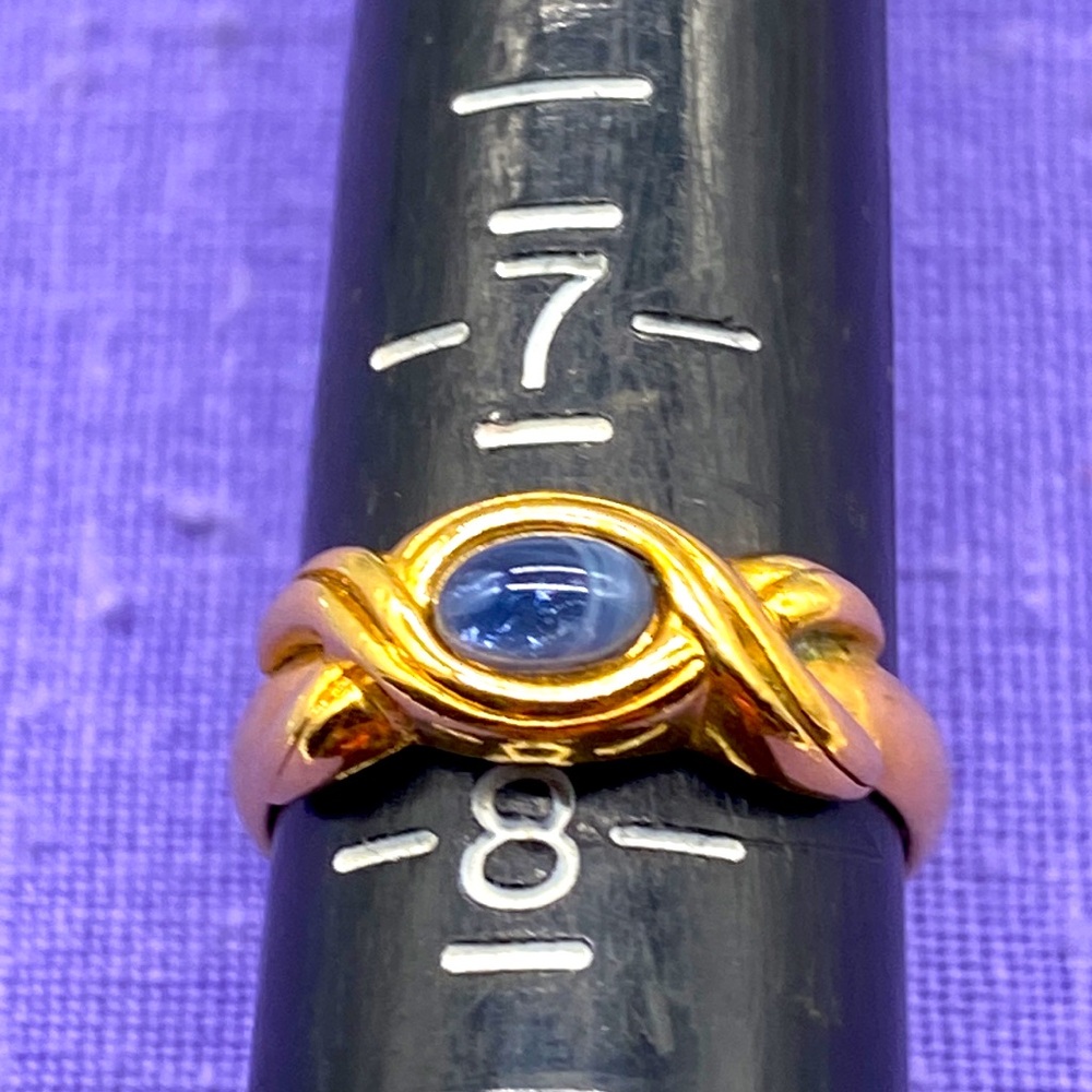 Vintage Avon ring size 7.75 gold tone with a blue center stone 🌷🌺 - Picture 4 of 7